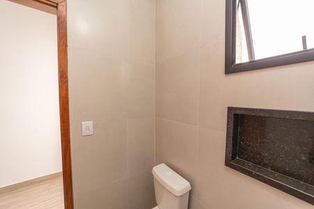 Casa à venda com 110m², 2 quartos e 2 vagasBanheiro do Quarto 1