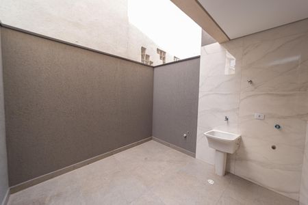 Casa à venda com 110m², 2 quartos e 2 vagasQuintal/Área de Serviço