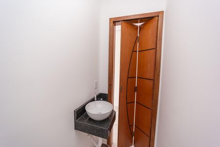 Casa à venda com 110m², 2 quartos e 2 vagasLavabo