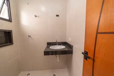 Casa à venda com 110m², 2 quartos e 2 vagasBanheiro do Quarto 1