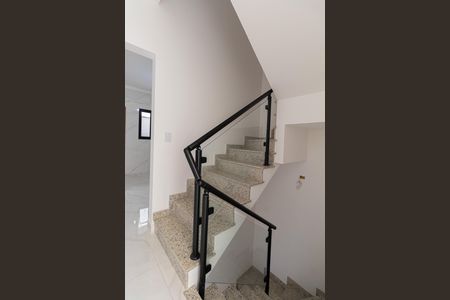 Casa à venda com 110m², 2 quartos e 3 vagasEscada