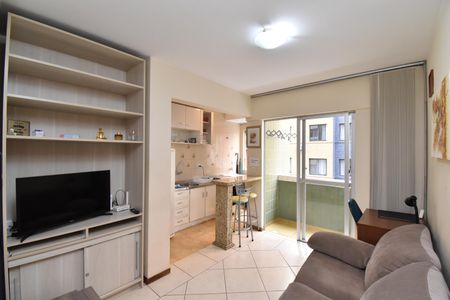 Sala de apartamento para alugar com 1 quarto, 40m² em Centro, Curitiba