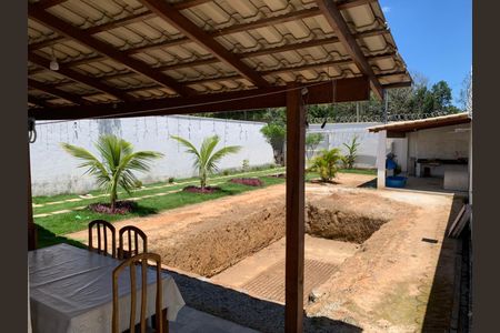 Área externa de casa à venda com 2 quartos, 500m² em Tupã, Contagem
