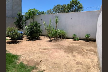 Área externa de casa à venda com 2 quartos, 500m² em Tupã, Contagem