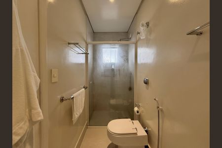 Casa à venda com 330m², 3 quartos e 3 vagas Casa à venda com 330m², 3 quartos e 3 vagasBanheiro Suíte