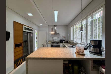 Casa à venda com 330m², 3 quartos e 3 vagas Casa à venda com 330m², 3 quartos e 3 vagasCozinha