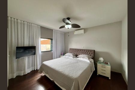 Casa à venda com 330m², 3 quartos e 3 vagas Casa à venda com 330m², 3 quartos e 3 vagasSuíte