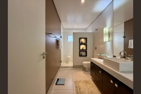 Casa à venda com 330m², 3 quartos e 3 vagas Casa à venda com 330m², 3 quartos e 3 vagasBanheiro Social