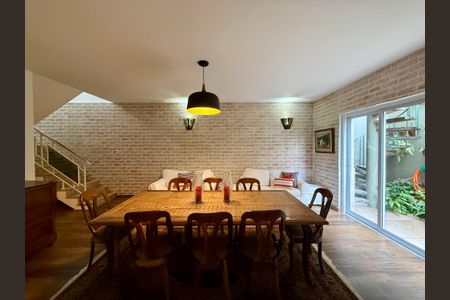 Casa à venda com 330m², 3 quartos e 3 vagasSala