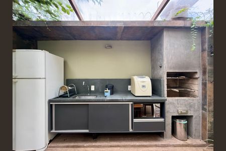 Casa à venda com 330m², 3 quartos e 3 vagas Casa à venda com 330m², 3 quartos e 3 vagasChurrasqueira