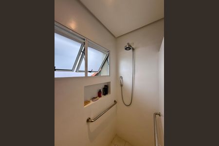 Casa à venda com 330m², 3 quartos e 3 vagas Casa à venda com 330m², 3 quartos e 3 vagasBanheiro Social