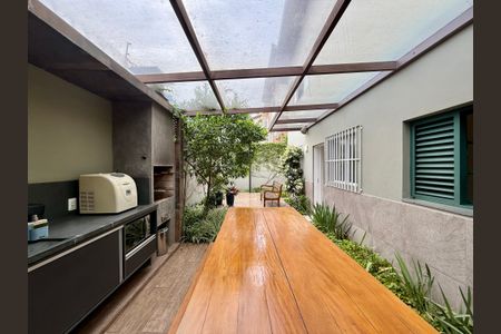 Casa à venda com 330m², 3 quartos e 3 vagas Casa à venda com 330m², 3 quartos e 3 vagasChurrasqueira