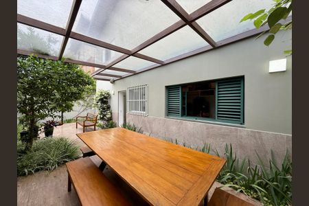 Casa à venda com 330m², 3 quartos e 3 vagasChurrasqueira