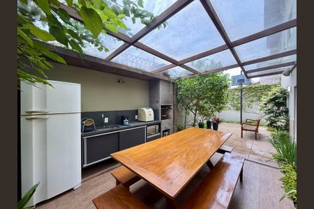 Casa à venda com 330m², 3 quartos e 3 vagas Casa à venda com 330m², 3 quartos e 3 vagasChurrasqueira