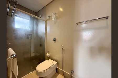 Casa à venda com 330m², 3 quartos e 3 vagas Casa à venda com 330m², 3 quartos e 3 vagasBanheiro Suíte