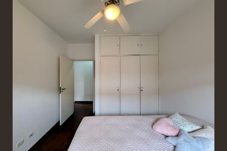 Casa à venda com 330m², 3 quartos e 3 vagas Casa à venda com 330m², 3 quartos e 3 vagasQuarto 2