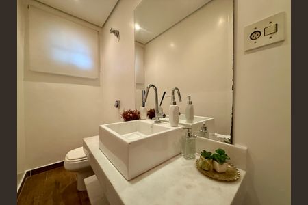 Casa à venda com 330m², 3 quartos e 3 vagas Casa à venda com 330m², 3 quartos e 3 vagasLavabo