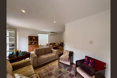 Casa à venda com 330m², 3 quartos e 3 vagas Casa à venda com 330m², 3 quartos e 3 vagasSala