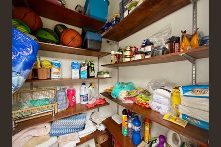 Casa à venda com 330m², 3 quartos e 3 vagas Casa à venda com 330m², 3 quartos e 3 vagasDespensa