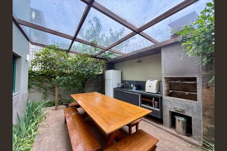 Casa à venda com 330m², 3 quartos e 3 vagas Casa à venda com 330m², 3 quartos e 3 vagasChurrasqueira