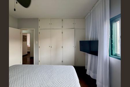 Casa à venda com 330m², 3 quartos e 3 vagas Casa à venda com 330m², 3 quartos e 3 vagasSuíte