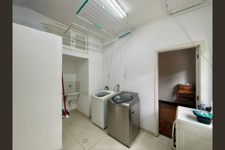 Casa à venda com 330m², 3 quartos e 3 vagas Casa à venda com 330m², 3 quartos e 3 vagasÁrea de Serviço