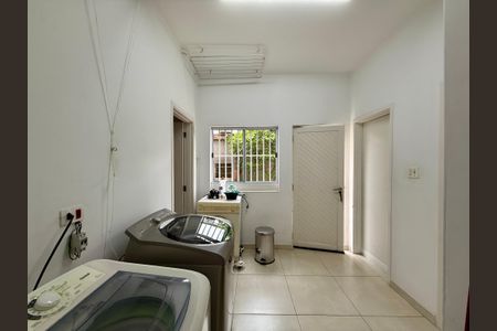 Casa à venda com 330m², 3 quartos e 3 vagas Casa à venda com 330m², 3 quartos e 3 vagasÁrea de Serviço