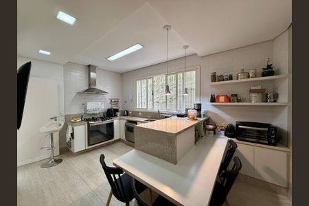 Casa à venda com 330m², 3 quartos e 3 vagas Casa à venda com 330m², 3 quartos e 3 vagasCozinha