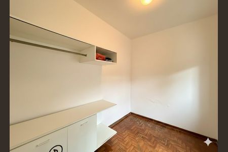 Casa à venda com 330m², 3 quartos e 3 vagas Casa à venda com 330m², 3 quartos e 3 vagasQuarto de Serviço