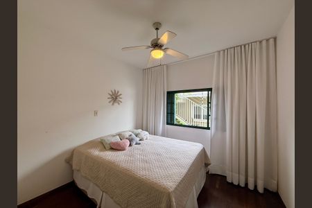 Casa à venda com 330m², 3 quartos e 3 vagas Casa à venda com 330m², 3 quartos e 3 vagasQuarto 2