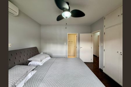 Casa à venda com 330m², 3 quartos e 3 vagas Casa à venda com 330m², 3 quartos e 3 vagasSuíte