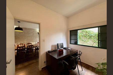 Casa à venda com 330m², 3 quartos e 3 vagas Casa à venda com 330m², 3 quartos e 3 vagasEscritório