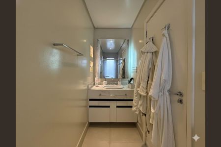 Casa à venda com 330m², 3 quartos e 3 vagas Casa à venda com 330m², 3 quartos e 3 vagasBanheiro Suíte