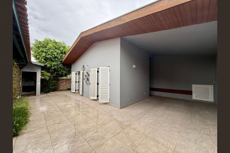 Casa à venda com 330m², 3 quartos e 3 vagas Casa à venda com 330m², 3 quartos e 3 vagasGaragem