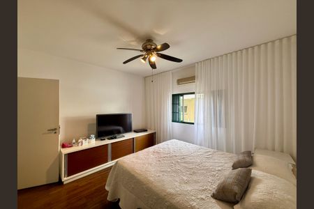 Casa à venda com 330m², 3 quartos e 3 vagas Casa à venda com 330m², 3 quartos e 3 vagasQuarto 3