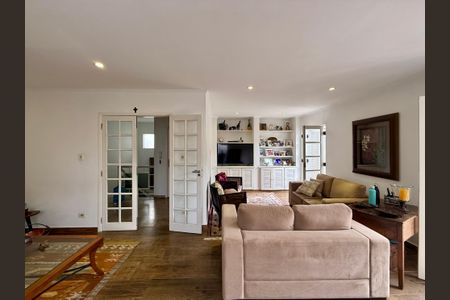 Casa à venda com 330m², 3 quartos e 3 vagas Casa à venda com 330m², 3 quartos e 3 vagasSala