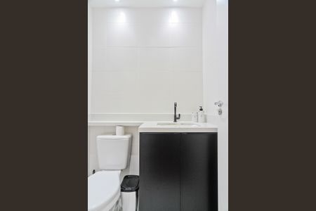 Banheiro de apartamento para alugar com 1 quarto, 31m² em Vila Palmeiras, São Paulo