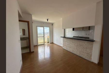 Sala de apartamento à venda com 2 quartos, 60m² em Jardim Tupanci, Barueri