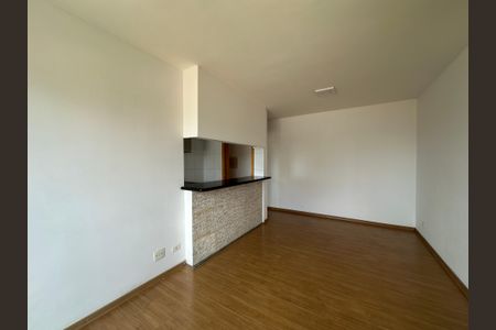 Sala de apartamento à venda com 2 quartos, 60m² em Jardim Tupanci, Barueri