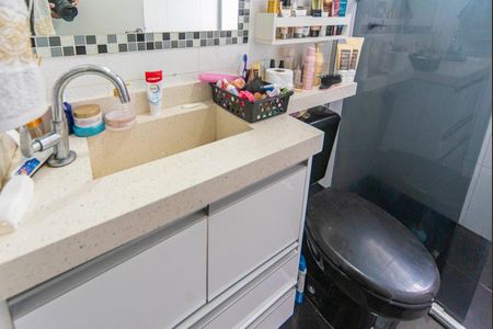 Banheiro  de apartamento para alugar com 2 quartos, 47m² em Parque Sao Vicente, Santo André