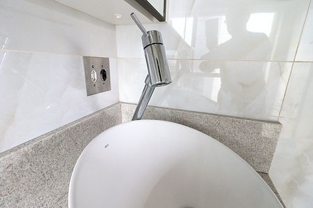 Apartamento para alugar com 68m², 2 quartos e 2 vagasBanheira da Suíte - Torneira