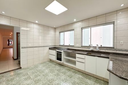 Casa à venda com 250m², 4 quartos e 5 vagas Casa à venda com 250m², 4 quartos e 5 vagasCozinha