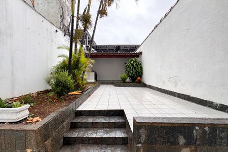 Casa à venda com 250m², 4 quartos e 5 vagas Casa à venda com 250m², 4 quartos e 5 vagasQuintal