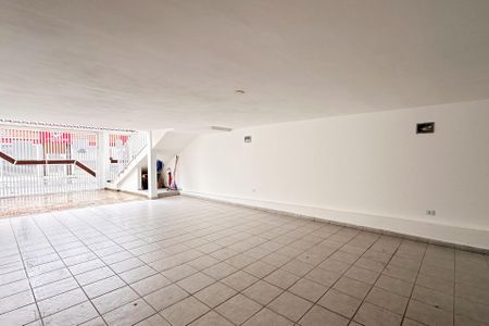 Casa à venda com 250m², 4 quartos e 5 vagas Casa à venda com 250m², 4 quartos e 5 vagasGaragem