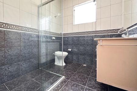 Casa à venda com 250m², 4 quartos e 5 vagas Casa à venda com 250m², 4 quartos e 5 vagasBanheiro da Suíte 1