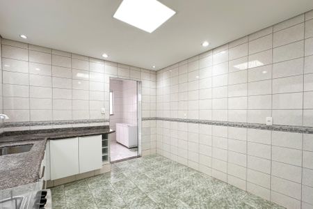 Casa à venda com 250m², 4 quartos e 5 vagas Casa à venda com 250m², 4 quartos e 5 vagasCozinha