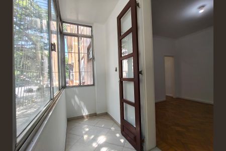 Apartamento à venda com 68m², 2 quartos e sem vagaSala