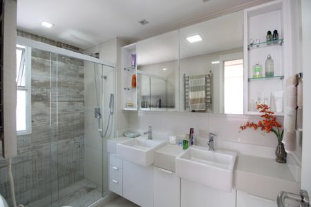 Apartamento à venda com 166m², 4 quartos e 3 vagasBanheiro da Suíte 2