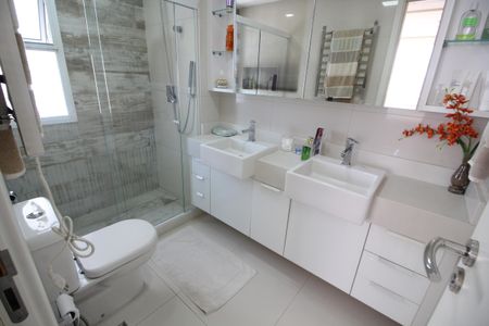 Apartamento à venda com 166m², 4 quartos e 3 vagasBanheiro da Suíte 2