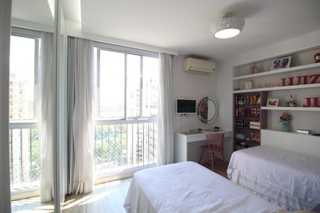 Apartamento à venda com 166m², 4 quartos e 3 vagasQuarto 2